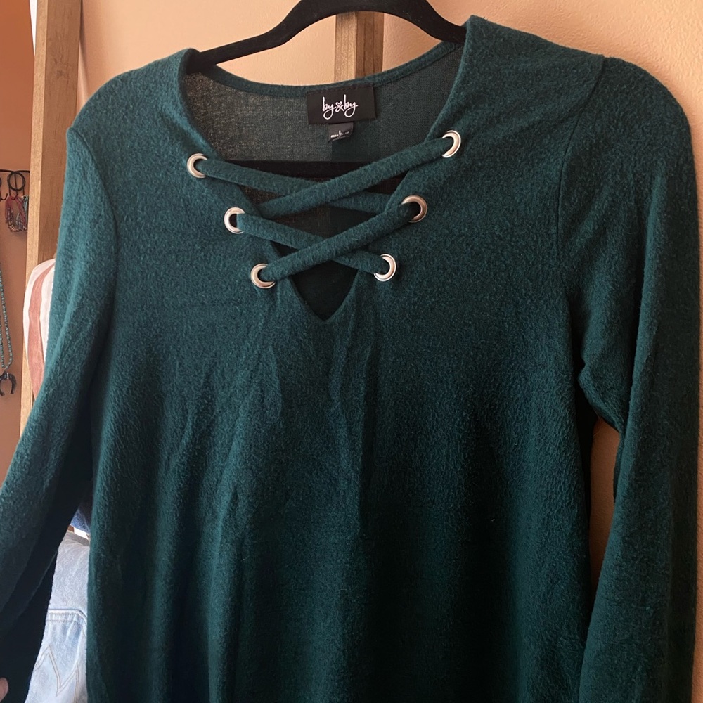 Crossed neckline emerald sweater